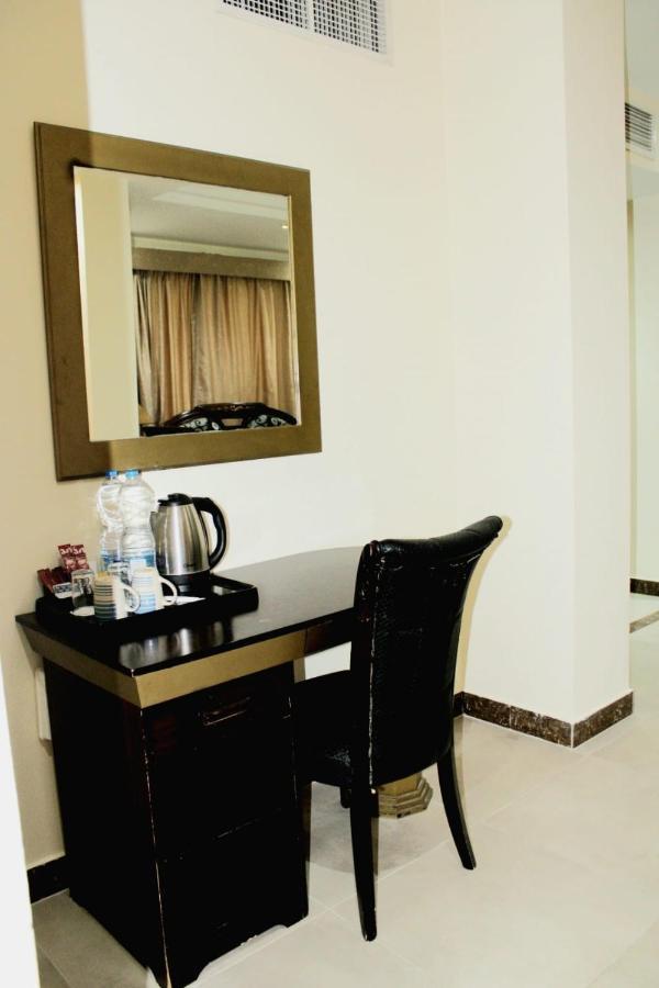 Tourist Hotel Doha Buitenkant foto