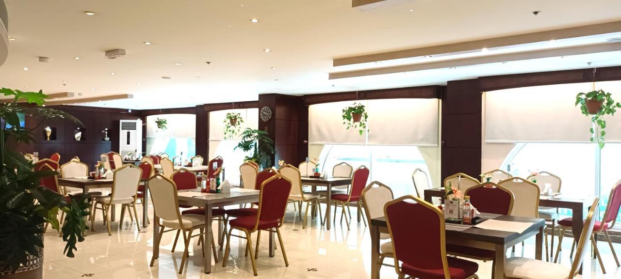 Tourist Hotel Doha Buitenkant foto