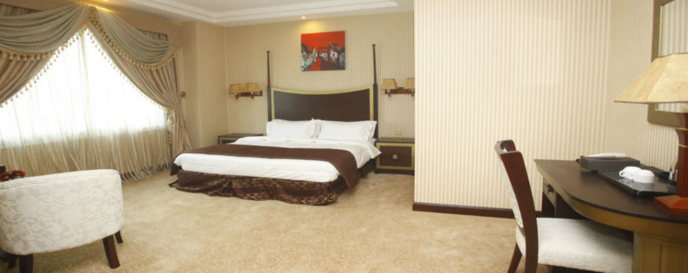 Tourist Hotel Doha Buitenkant foto