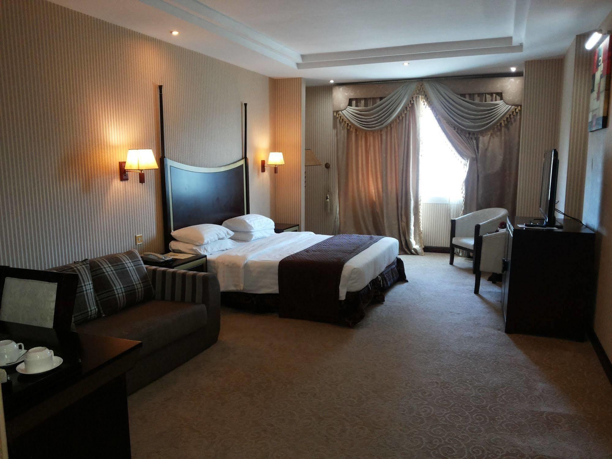 Tourist Hotel Doha Buitenkant foto