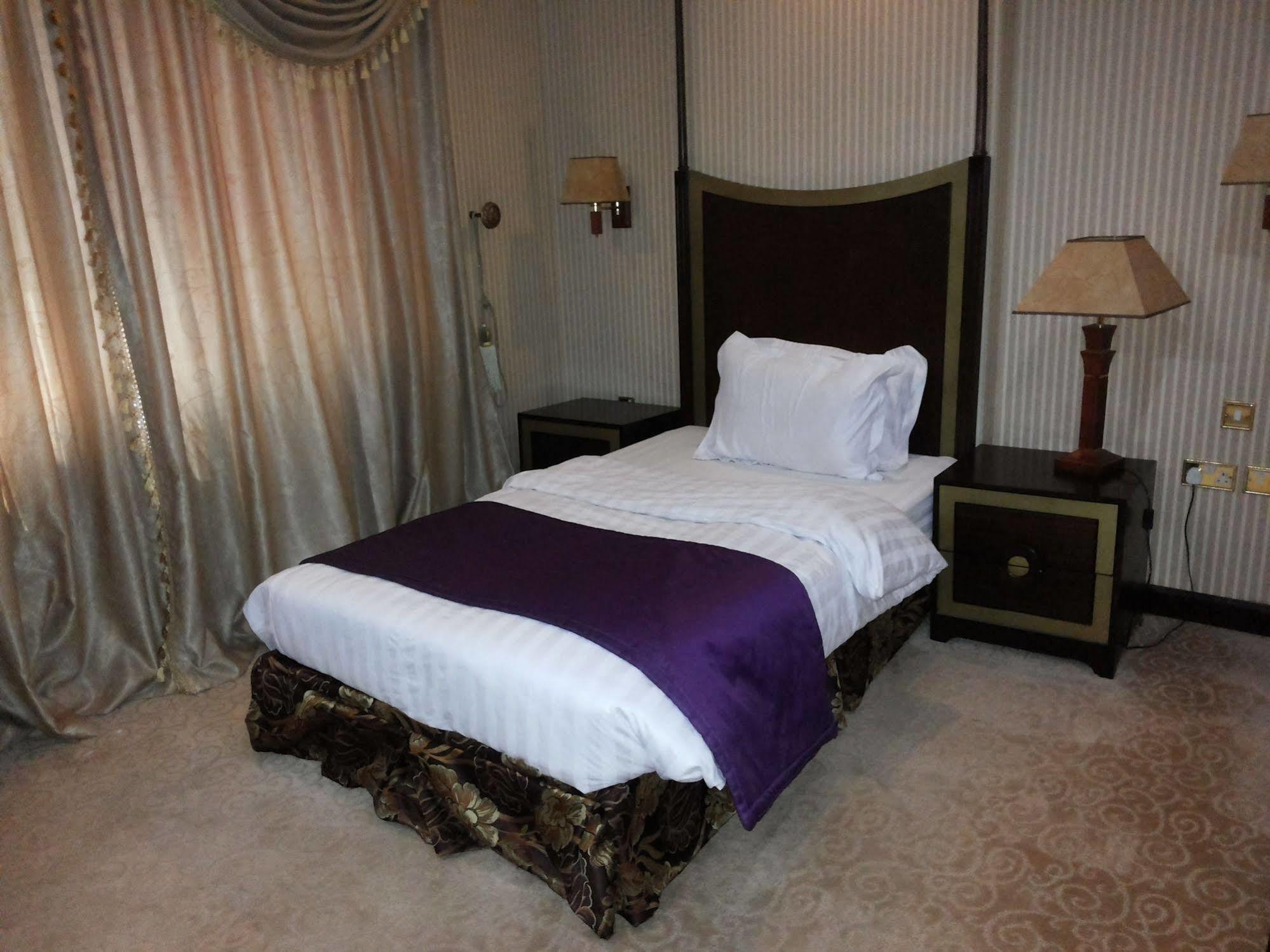 Tourist Hotel Doha Buitenkant foto