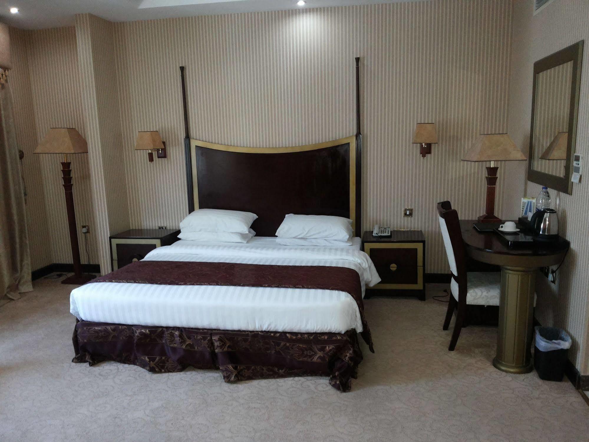 Tourist Hotel Doha Buitenkant foto