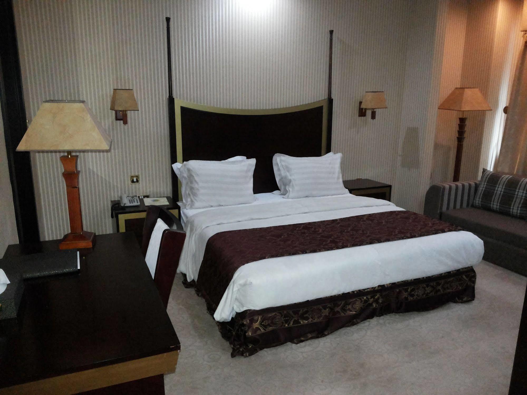 Tourist Hotel Doha Buitenkant foto