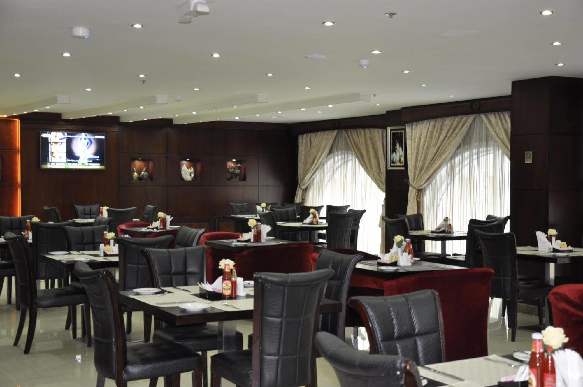 Tourist Hotel Doha Buitenkant foto